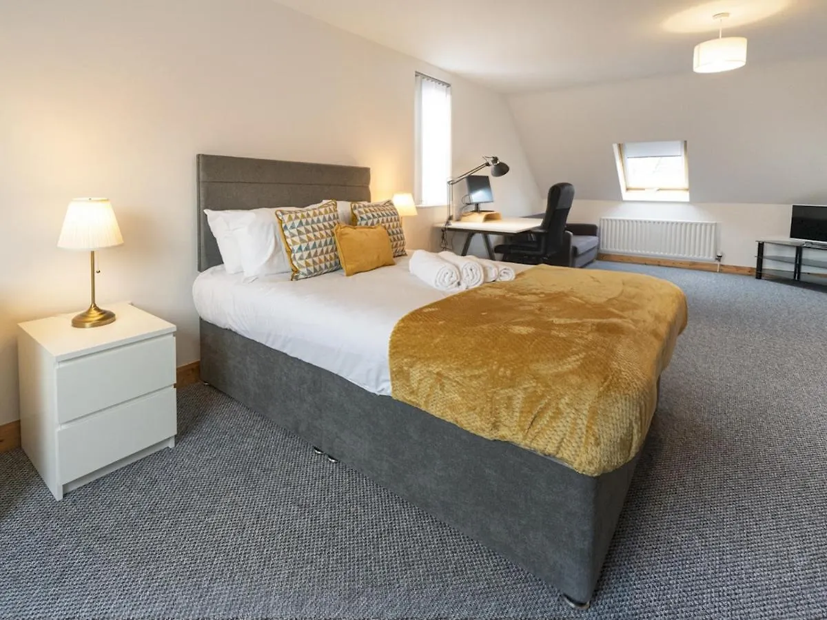 Pass The Keys Lovely 4Br Home W Garden 7 Min From City Centre Belfast Holiday home