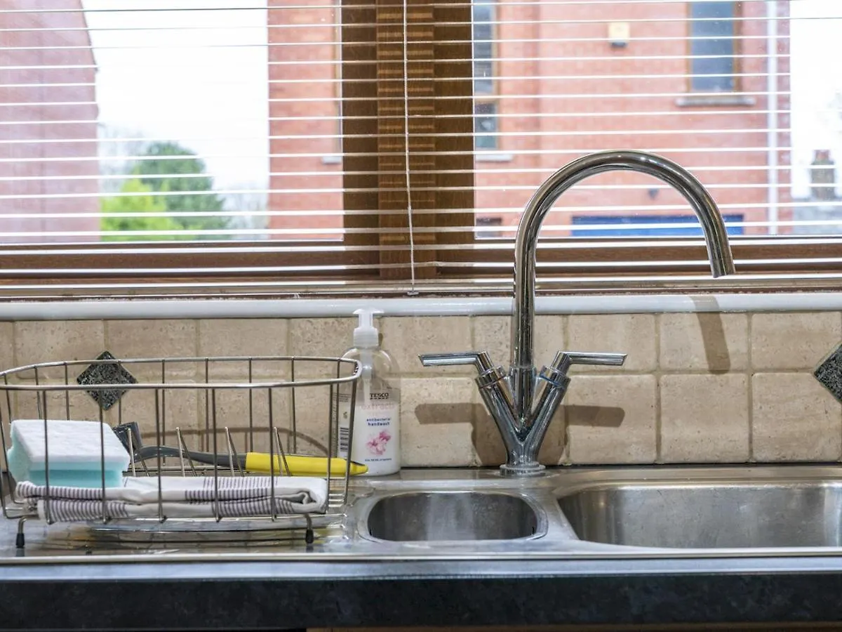 Pass The Keys Lovely 4Br Home W Garden 7 Min From City Centre Belfast 0*,  United Kingdom