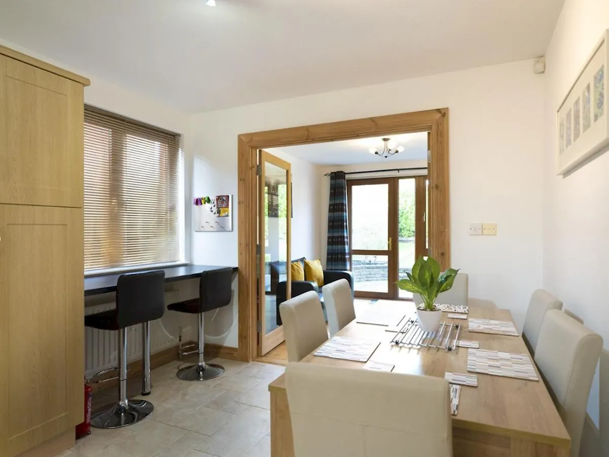 Pass The Keys Lovely 4Br Home W Garden 7 Min From City Centre Belfast Holiday home