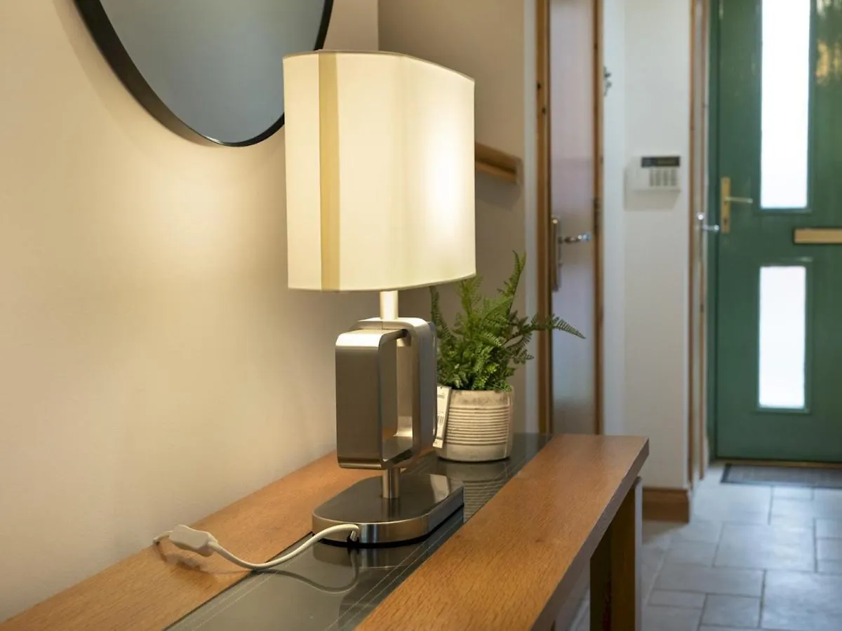 بيت للعطل Pass The Keys Lovely 4Br Home W Garden 7 Min From City Centre بلفاست