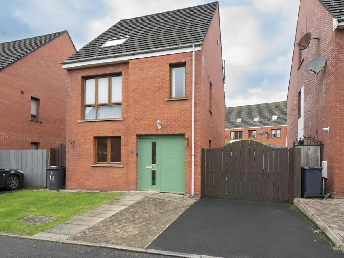 Pass The Keys Lovely 4Br Home W Garden 7 Min From City Centre بلفاست 0*,