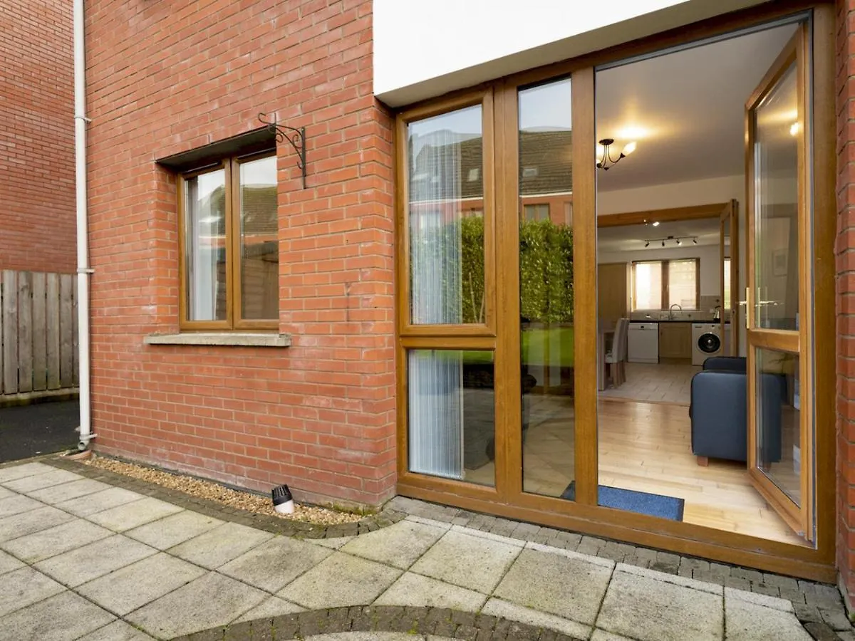 Pass The Keys Lovely 4Br Home W Garden 7 Min From City Centre بلفاست 0*,