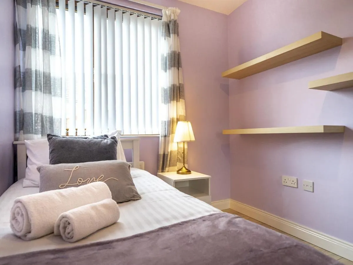 Pass The Keys Lovely 4Br Home W Garden 7 Min From City Centre بلفاست 0*,